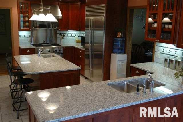 2847 Fairhaven Road Davenport, IA 52803 - Photo 3 of 9 Gallery Image 3