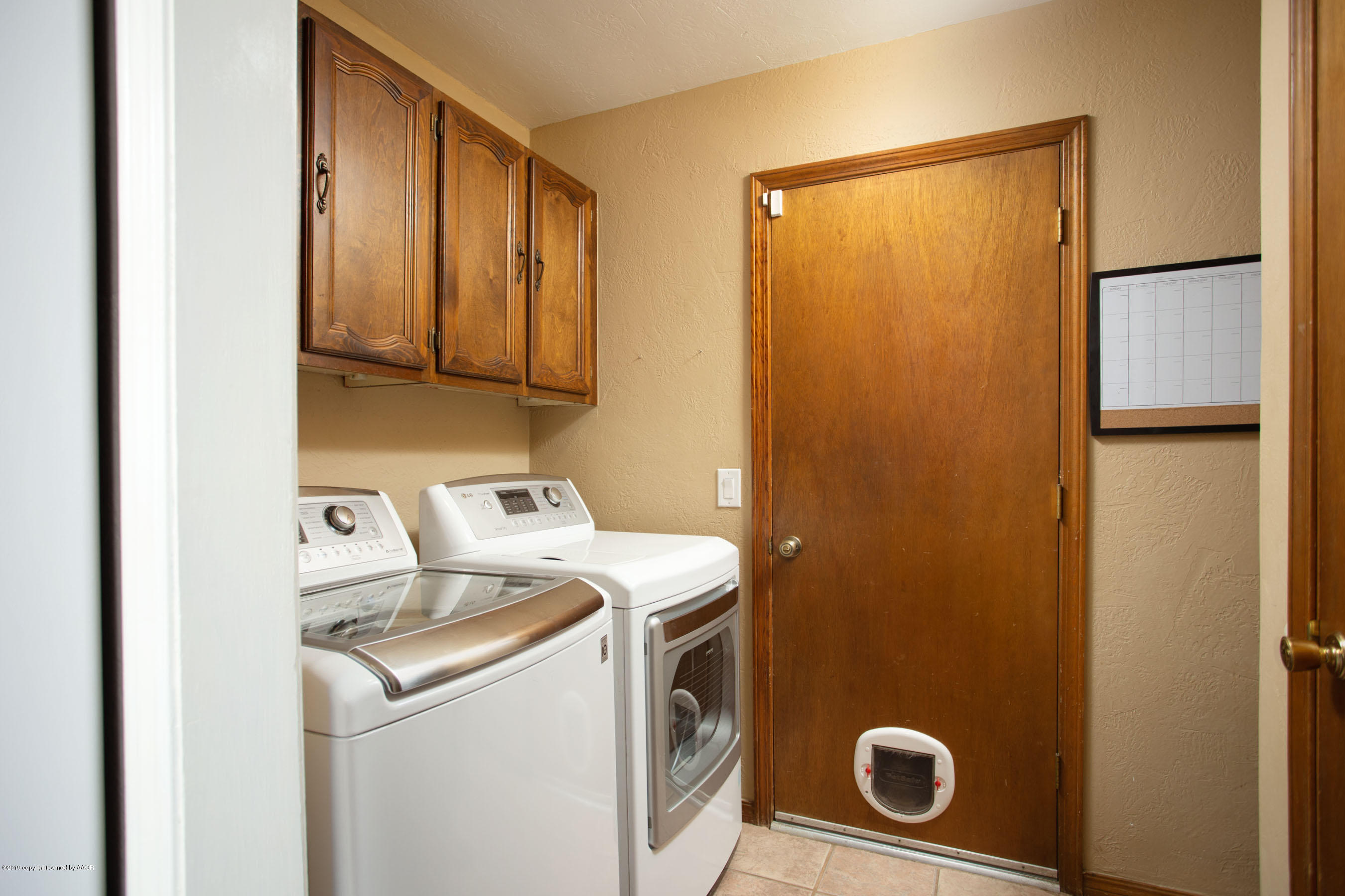 8110 Santa Fe Trail Amarillo, TX 79110 - Photo 12 of 25 a utility room with dryer and washer