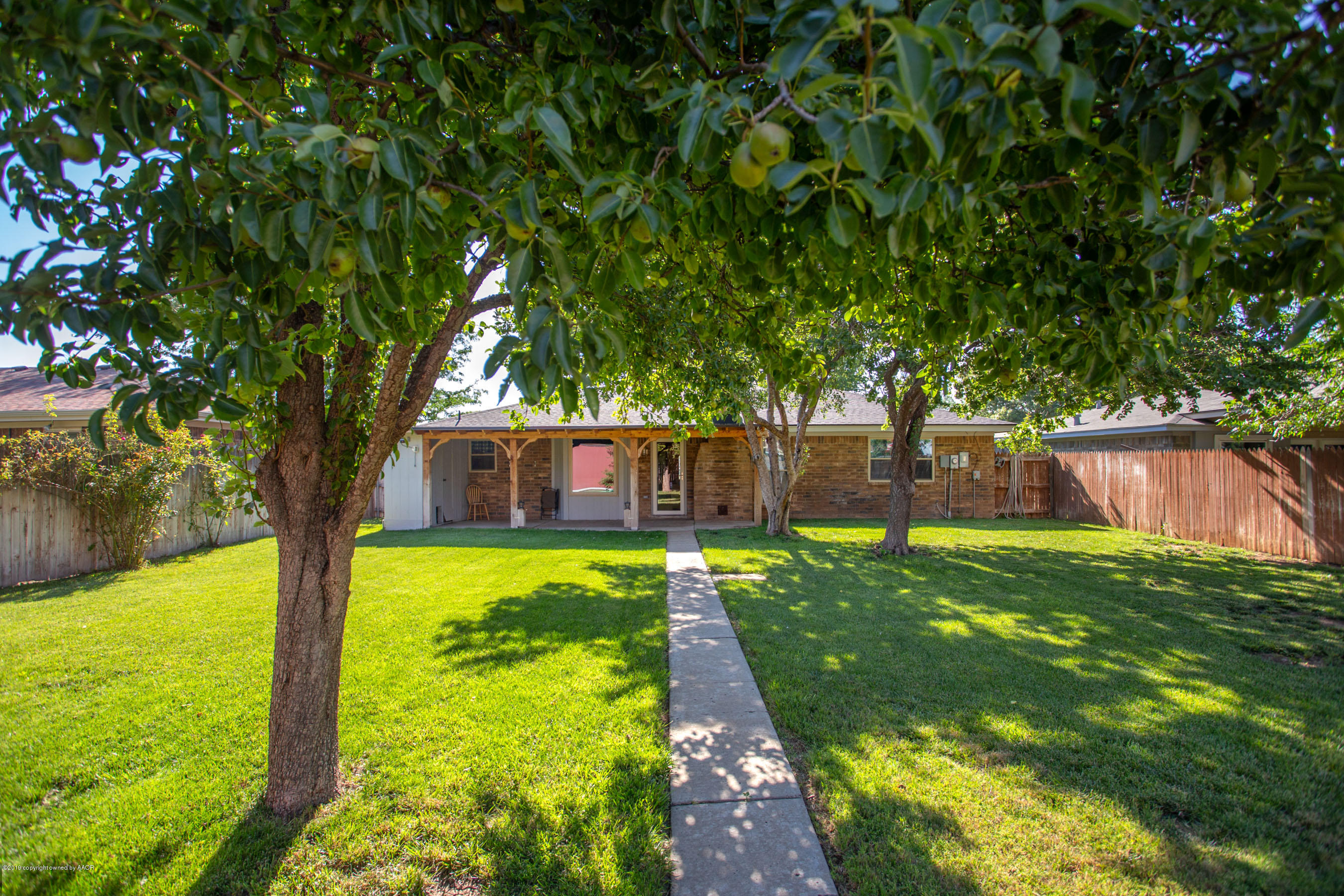 8110 Santa Fe Trail Amarillo, TX 79110 - Photo 24 of 25 a view of a large garden with plants and large trees