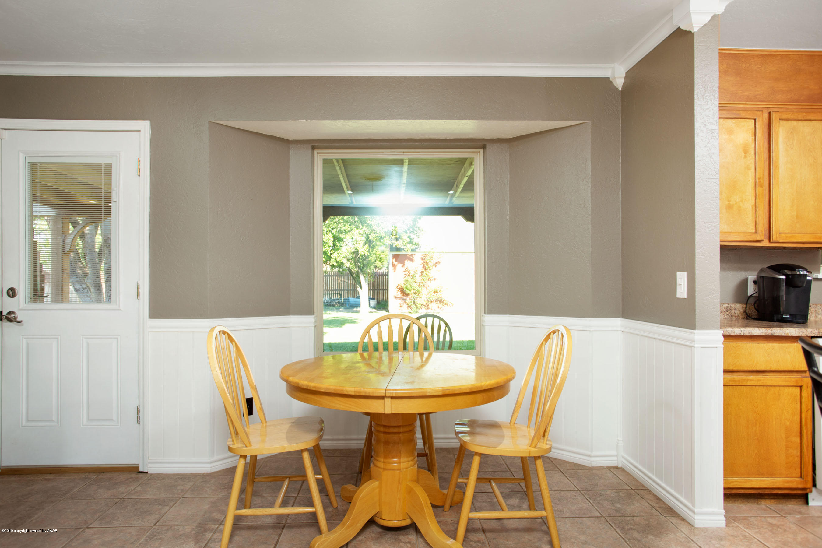 8110 Santa Fe Trail Amarillo, TX 79110 - Photo 7 of 25 a view of a dining room with furniture and chandelier