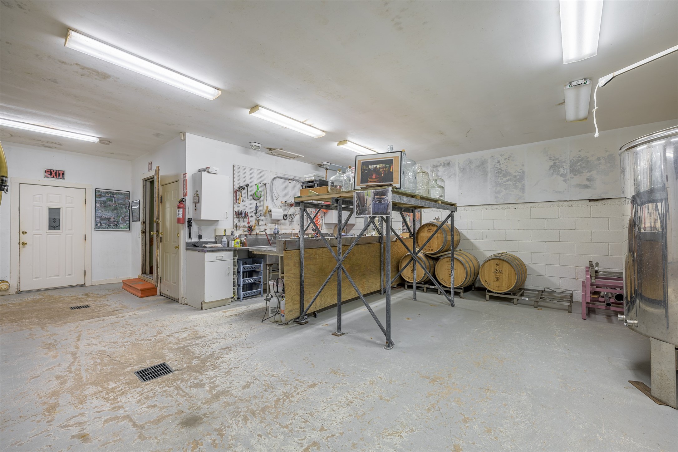 1441 Salem Road Brenham, TX 77833 - Photo 27 of 34 a view of a room with gym equipment