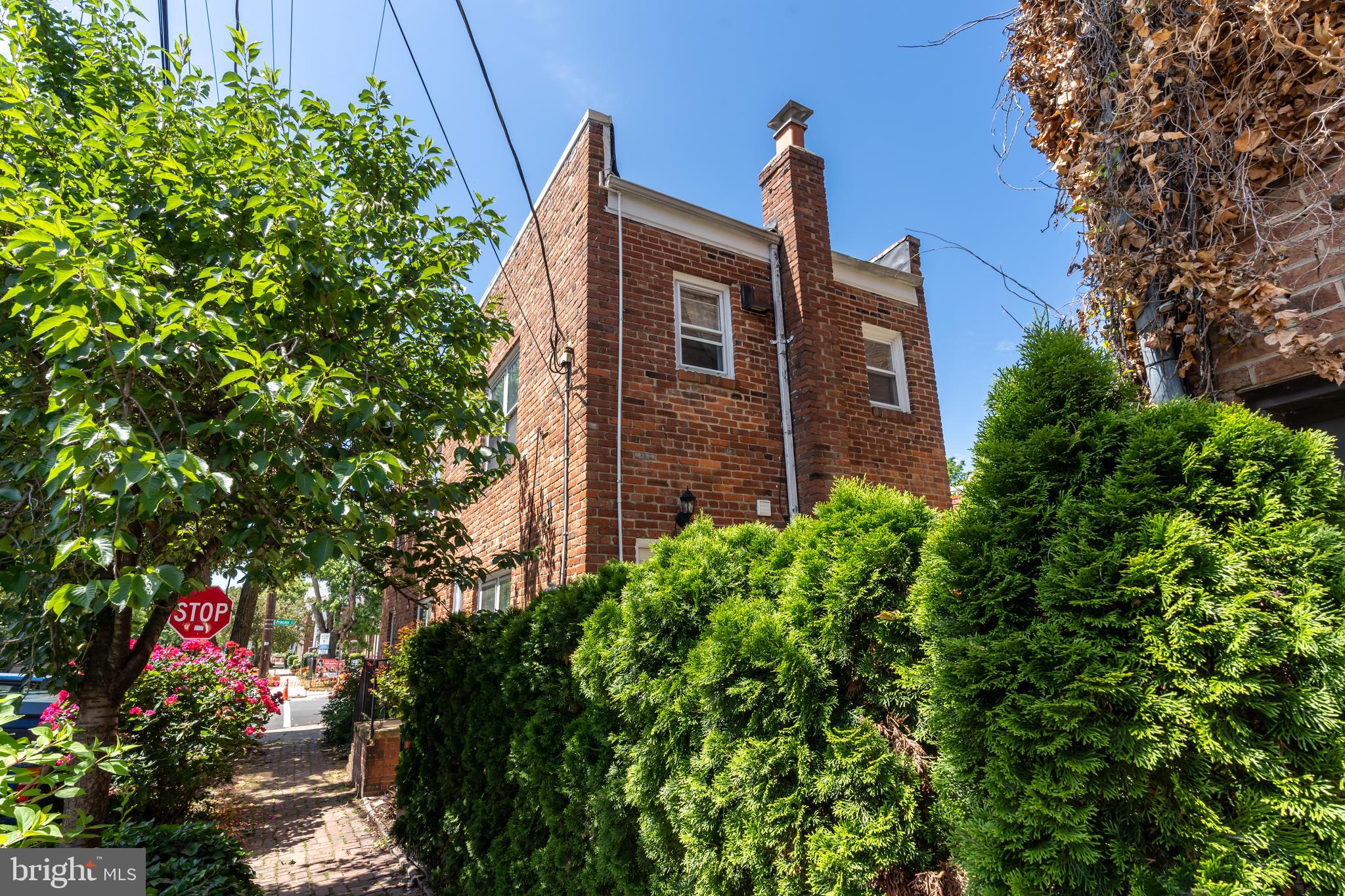 901 Princess Street Alexandria, VA 22314 - Photo 2 of 21 Beautiful setting