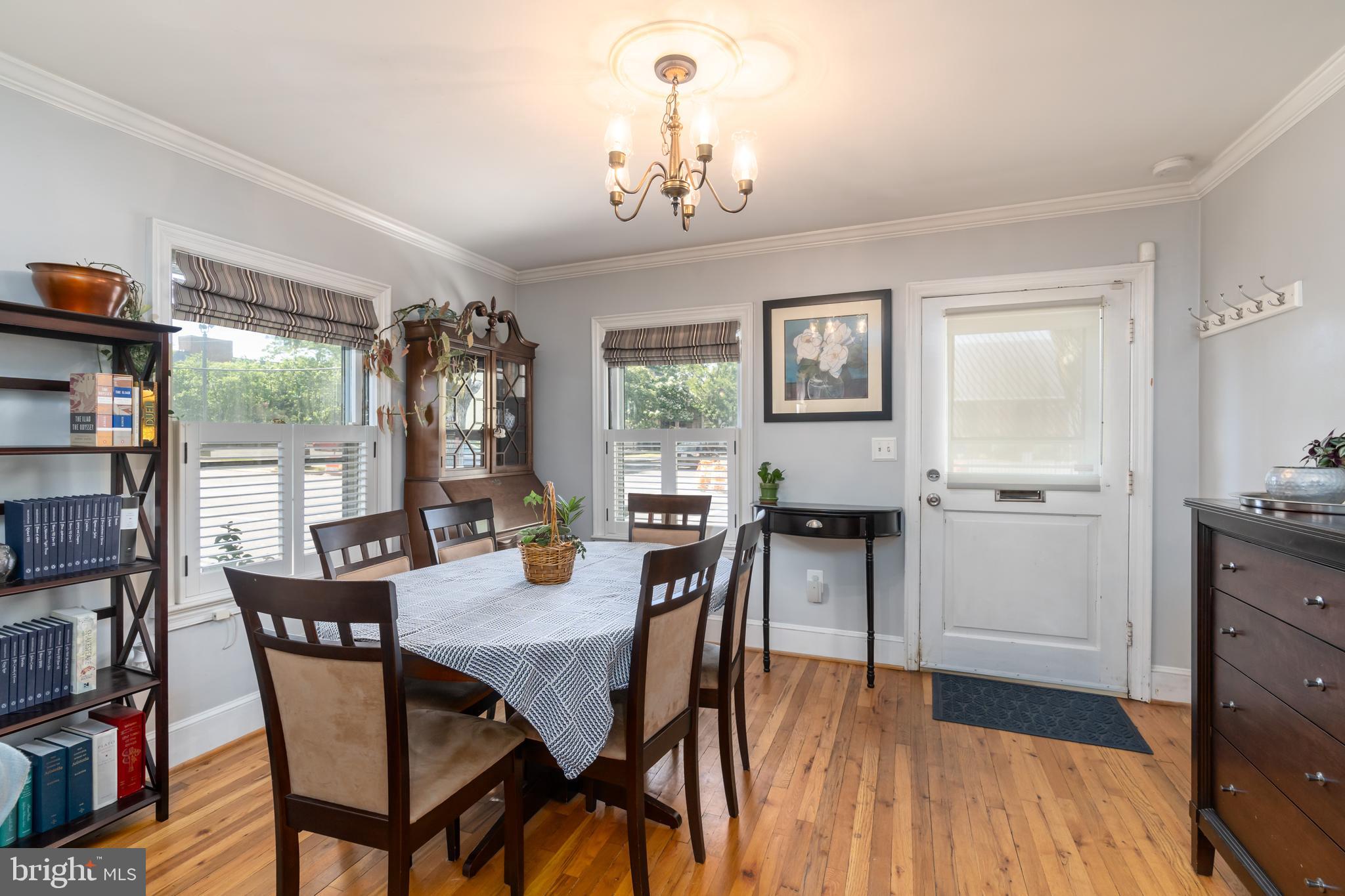 901 Princess Street Alexandria, VA 22314 - Photo 4 of 21 Plenty of room for dinners