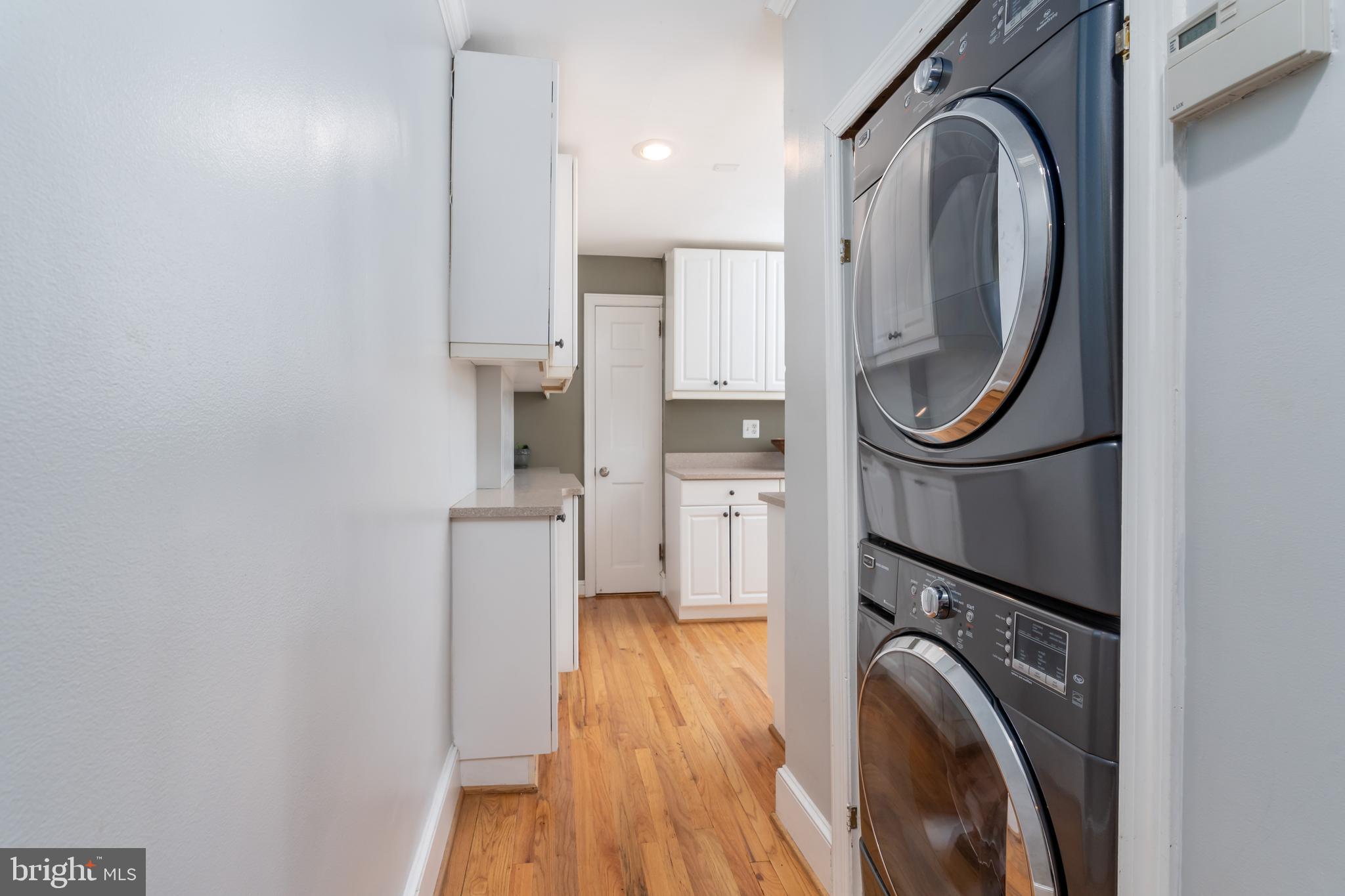 901 Princess Street Alexandria, VA 22314 - Photo 9 of 21 Stackable front-loading washer-dryer