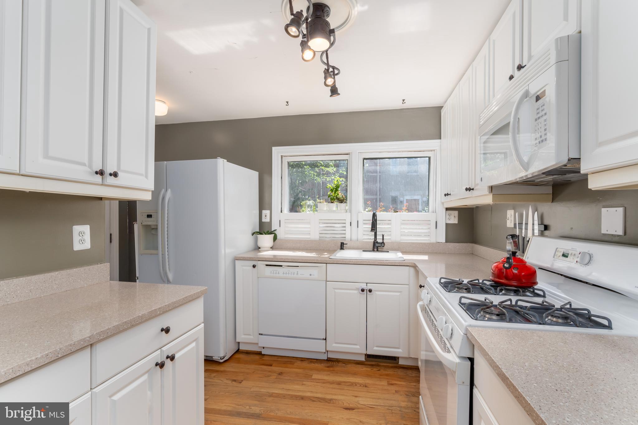 901 Princess Street Alexandria, VA 22314 - Photo 10 of 21 Plenty of cabinetry.