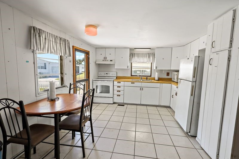 886 Hawthorne Circle Sebastian, FL 32976 - Photo 6 of 26