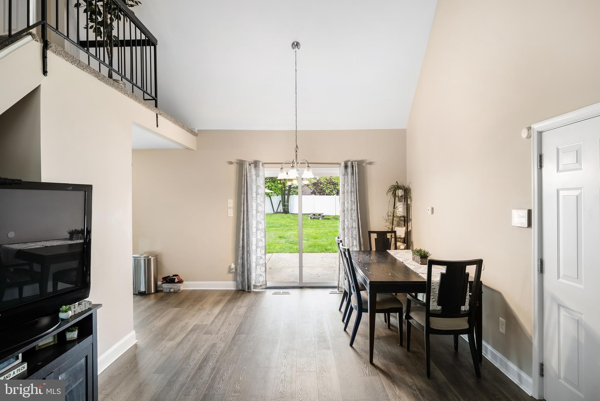 37 Peoria Lane Sicklerville, NJ 08081 - Photo 7 of 27 High Ceilings