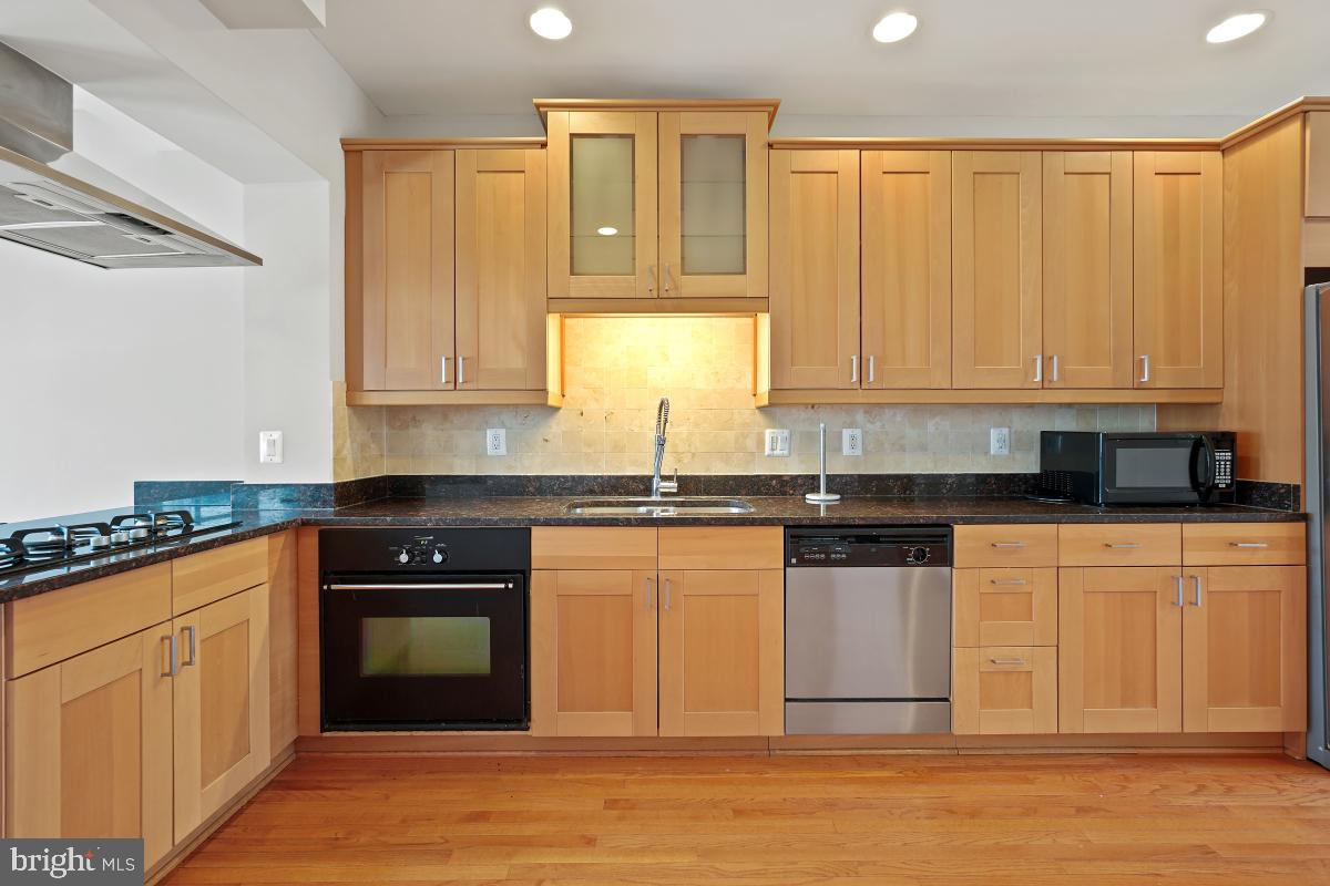 249 11th Street Southeast Washington, DC 20003 - Photo 11 of 30