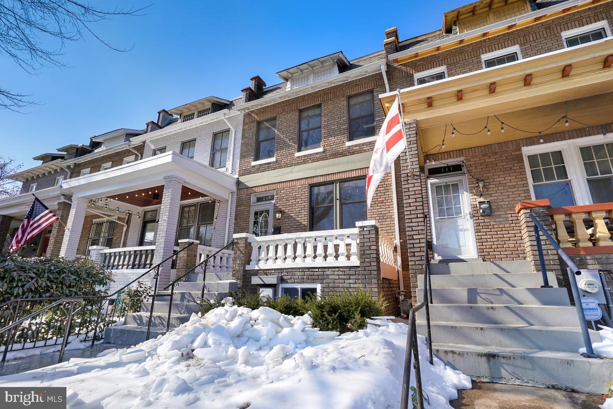 249 11th Street Southeast Washington, DC 20003 - Photo 2 of 30