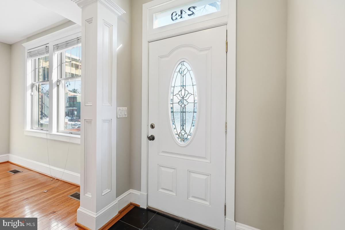 249 11th Street Southeast Washington, DC 20003 - Photo 5 of 30