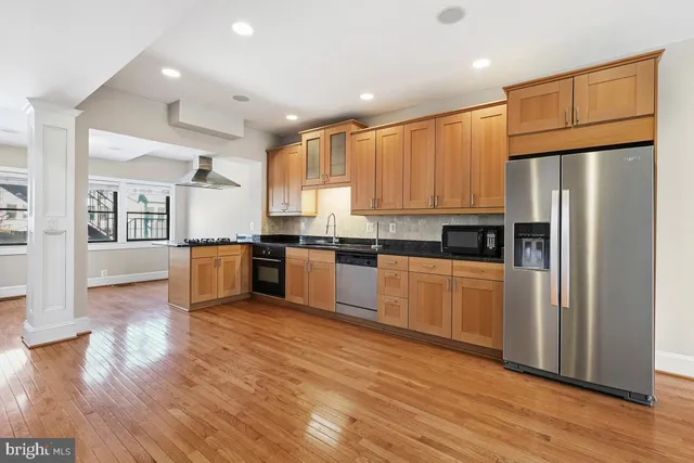 $4,196 | 249 11th Street Southeast, Washington, DC 20003