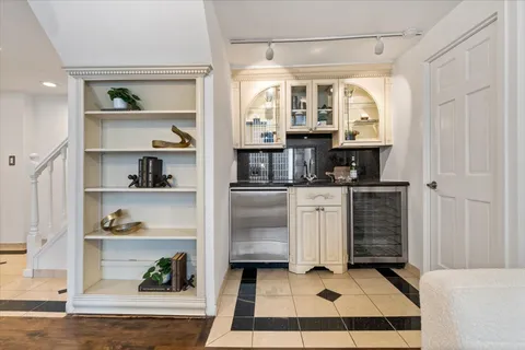 $475,000 | 1221 North Dearborn Street, Unit 604S, Chicago, IL 60610