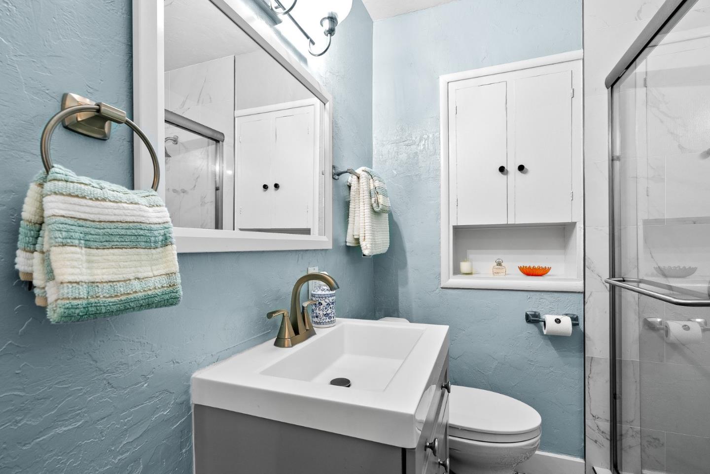 320 Hillcrest Drive Aptos, CA 95003 - Photo 21 of 36 a bathroom with a sink mirror vanity and toilet