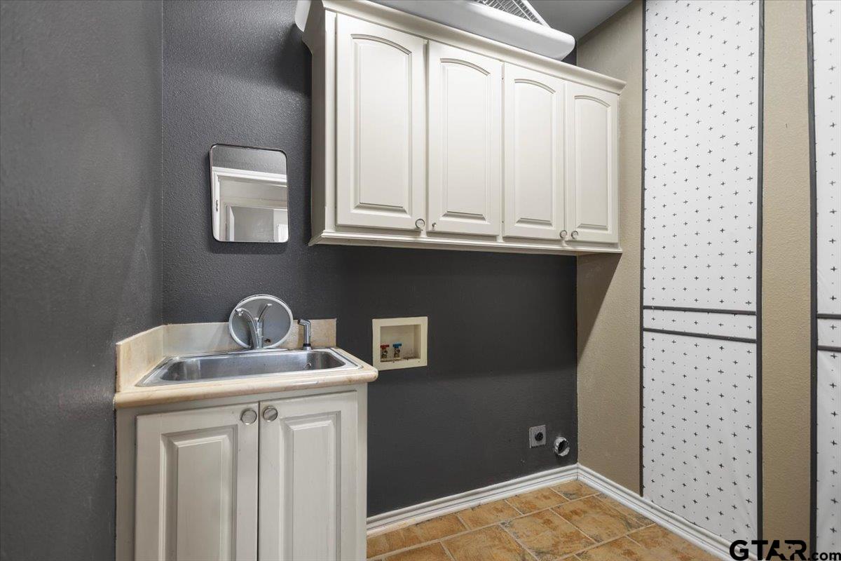 4007 Chapel Ridge Tyler, TX 75707 - Photo 27 of 48 laundry room