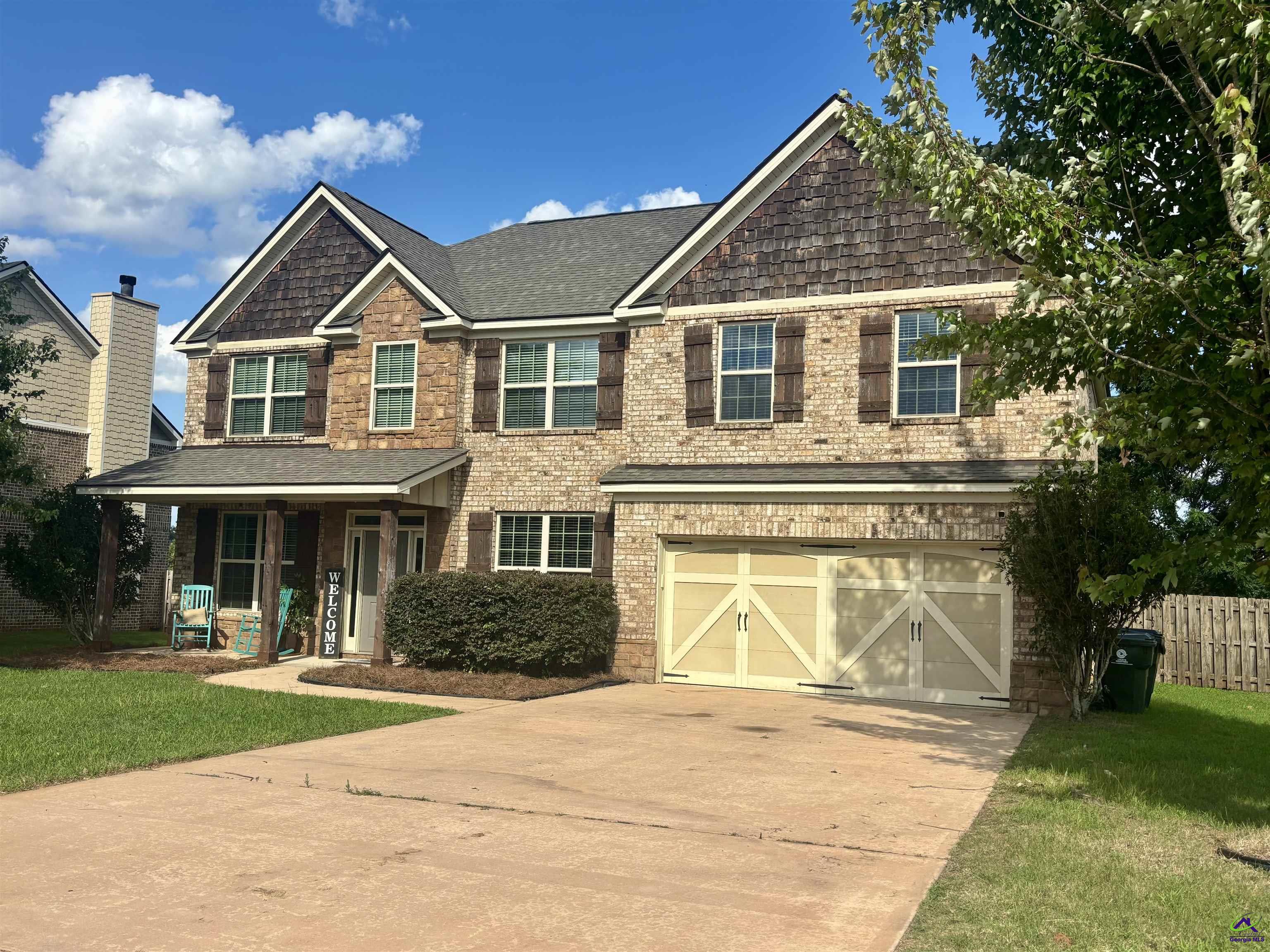 600 Post Oak Way Warner Robins, GA 31088 - Photo 2 of 50 a front view of a house with a yard