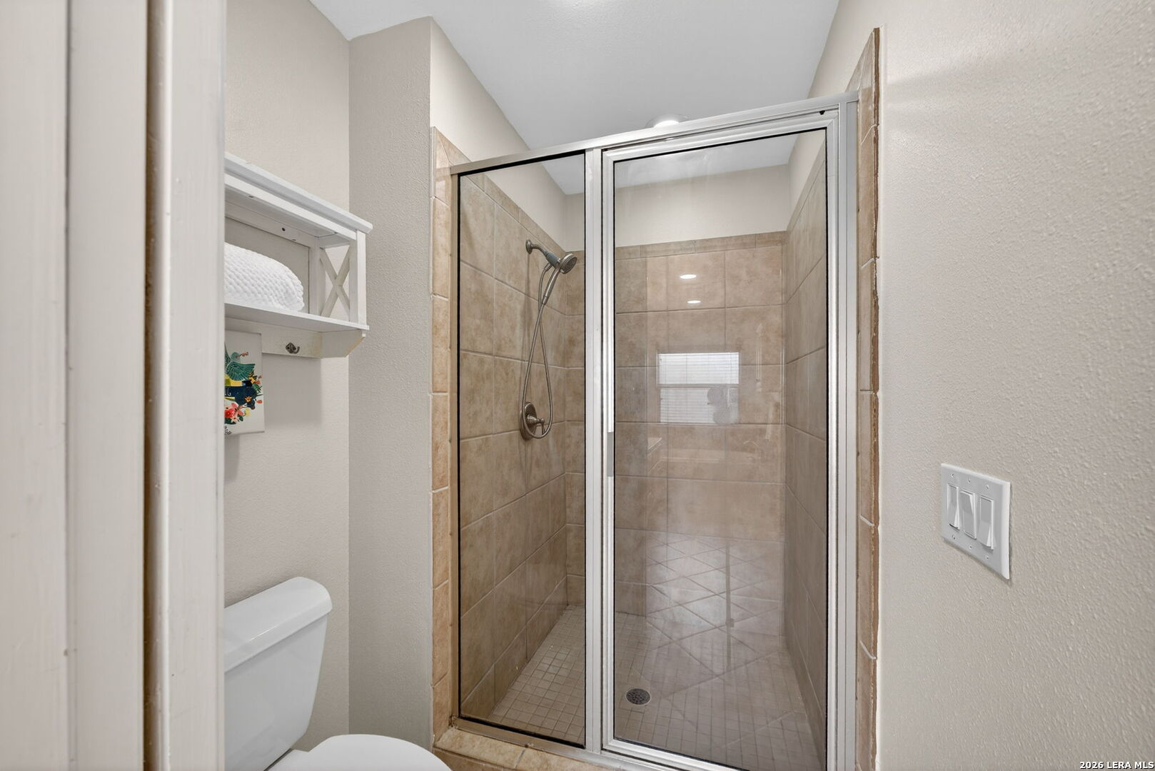 121 Fort Wayne Universal City, TX 78148 - Photo 25 of 34 a bathroom with a shower and toilet