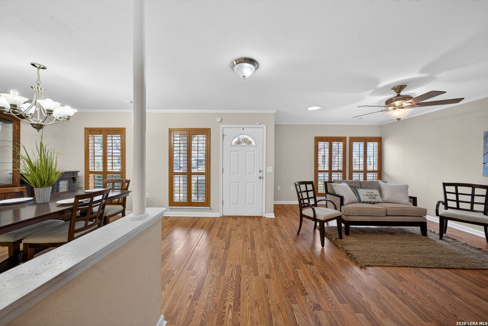 121 Fort Wayne Universal City, TX 78148 - Photo 4 of 34 a living room with furniture and wooden floor