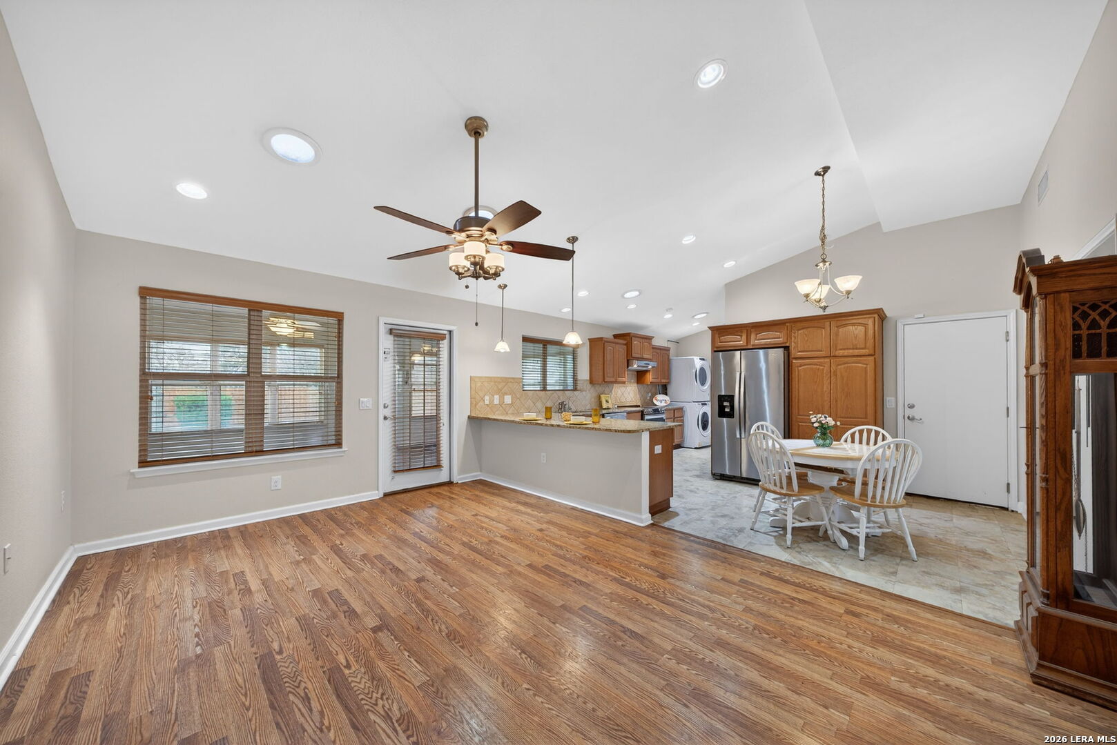 121 Fort Wayne Universal City, TX 78148 - Photo 9 of 34 a living room with furniture and kitchen view