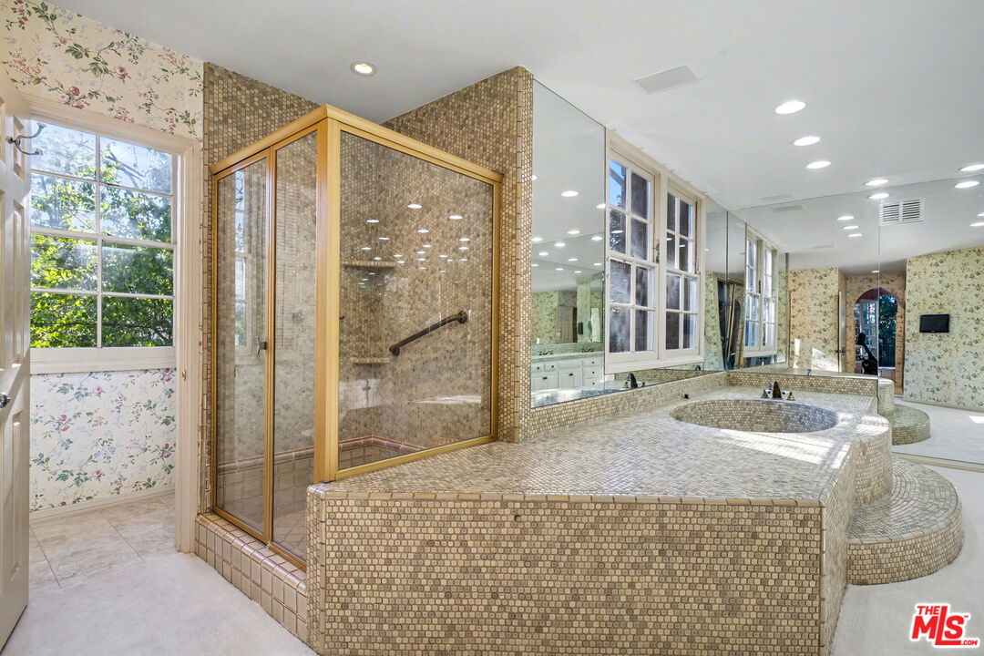 12386 Ridge Circle Los Angeles, CA 90049 - Photo 48 of 65