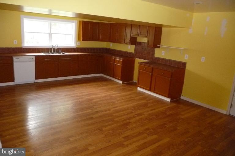 3104 King Tree Street Silver Spring, MD 20902 - Photo 3 of 28 a kitchen with granite countertop a refrigerator a sink and dishwasher