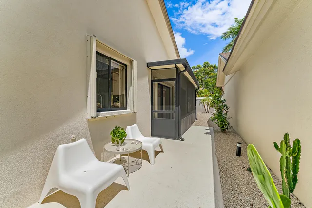 a bathroom with a toilet