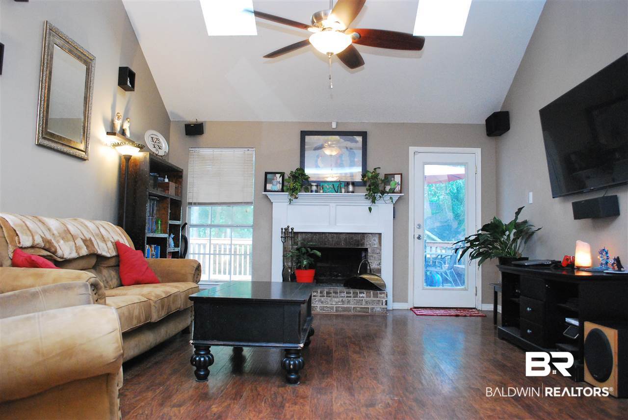208 Maplewood Loop Daphne, AL 36526 - Photo 2 of 10 Living Room