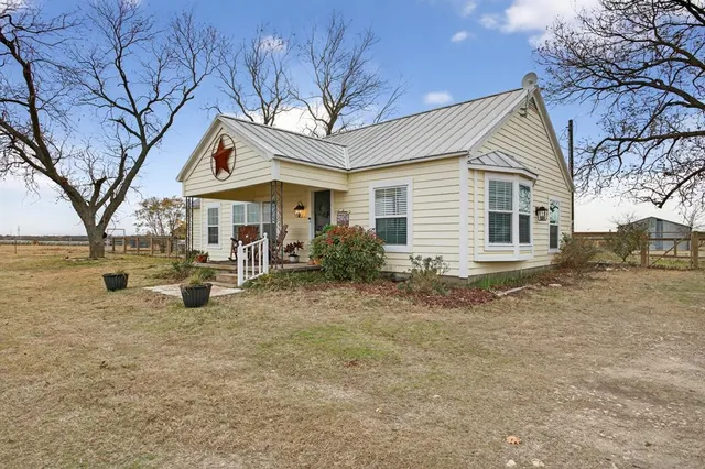 $484,900 | 2074 Farm To Market Road 922, Valley View, TX 76272