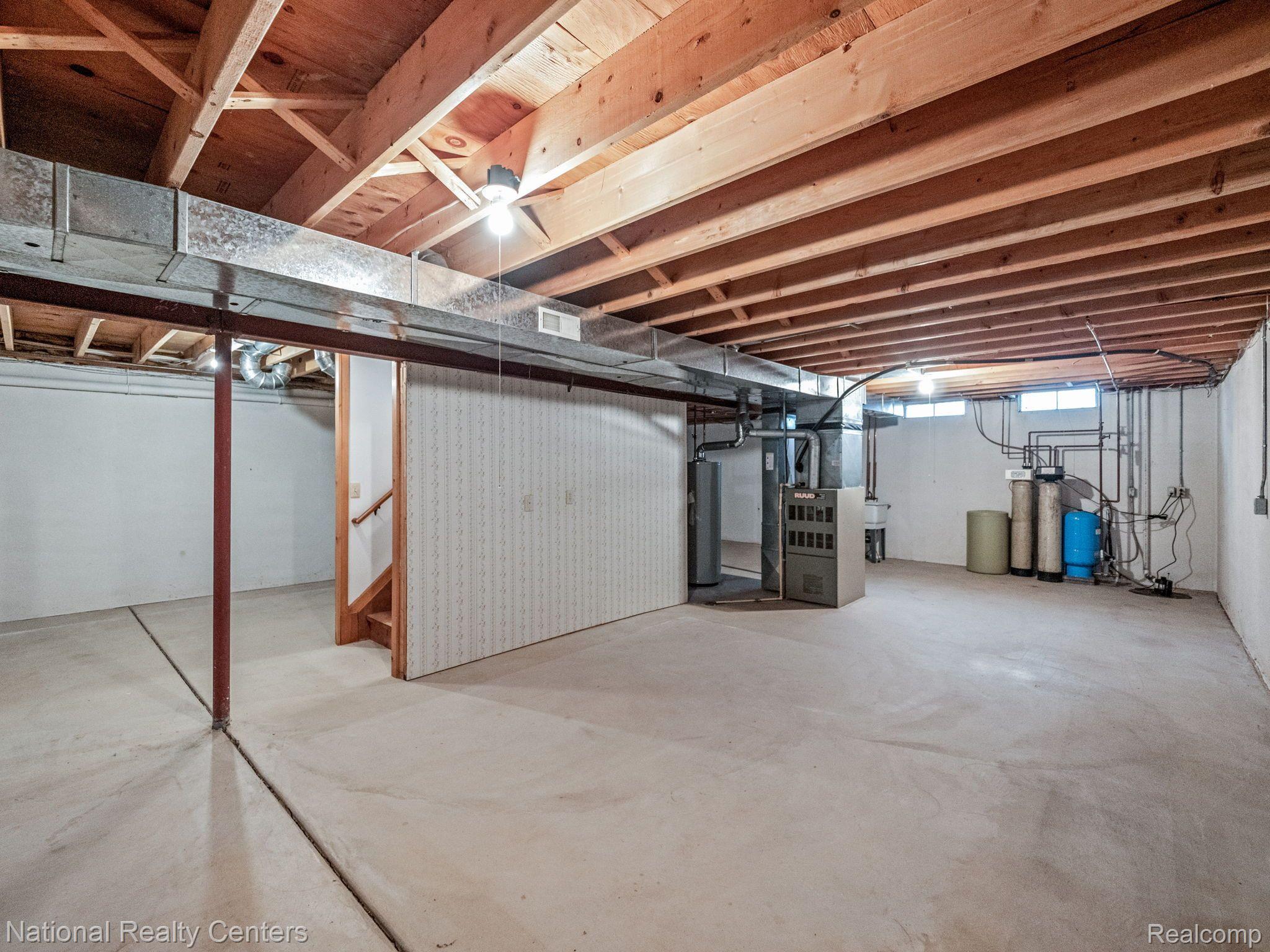 2128 South Hickory Ridge Road Milford, MI 48380 - Photo 28 of 35 Gallery Image 28