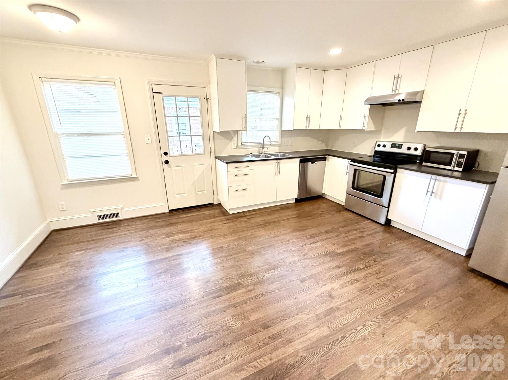 1822 Club Road Charlotte, NC 28205 - Photo 3 of 10