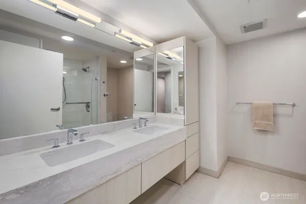$1,375,000 | 1250 Alki Avenue Southwest, Unit 3C, Seattle, WA 98116