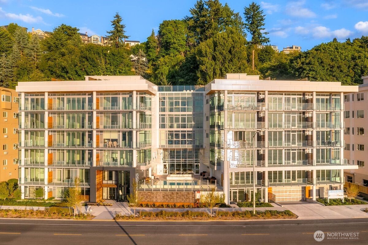 1250 Alki Avenue Southwest, Unit 3C Seattle, WA 98116 - Photo 27 of 31 front view of a large building