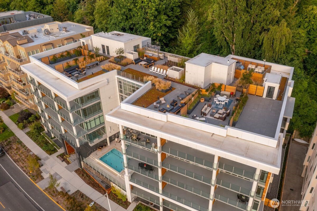 1250 Alki Avenue Southwest, Unit 3C Seattle, WA 98116 - Photo 29 of 31 a view of a building with a outdoor space