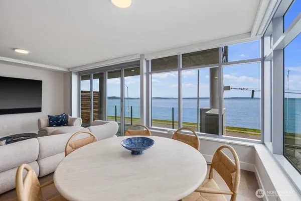 $1,375,000 | 1250 Alki Avenue Southwest, Unit 3C, Seattle, WA 98116