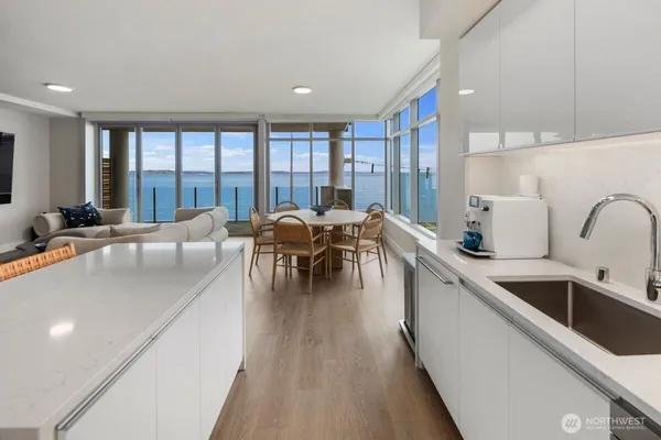 $1,375,000 | 1250 Alki Avenue Southwest, Unit 3C, Seattle, WA 98116