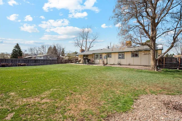 a black and white photo of a picture