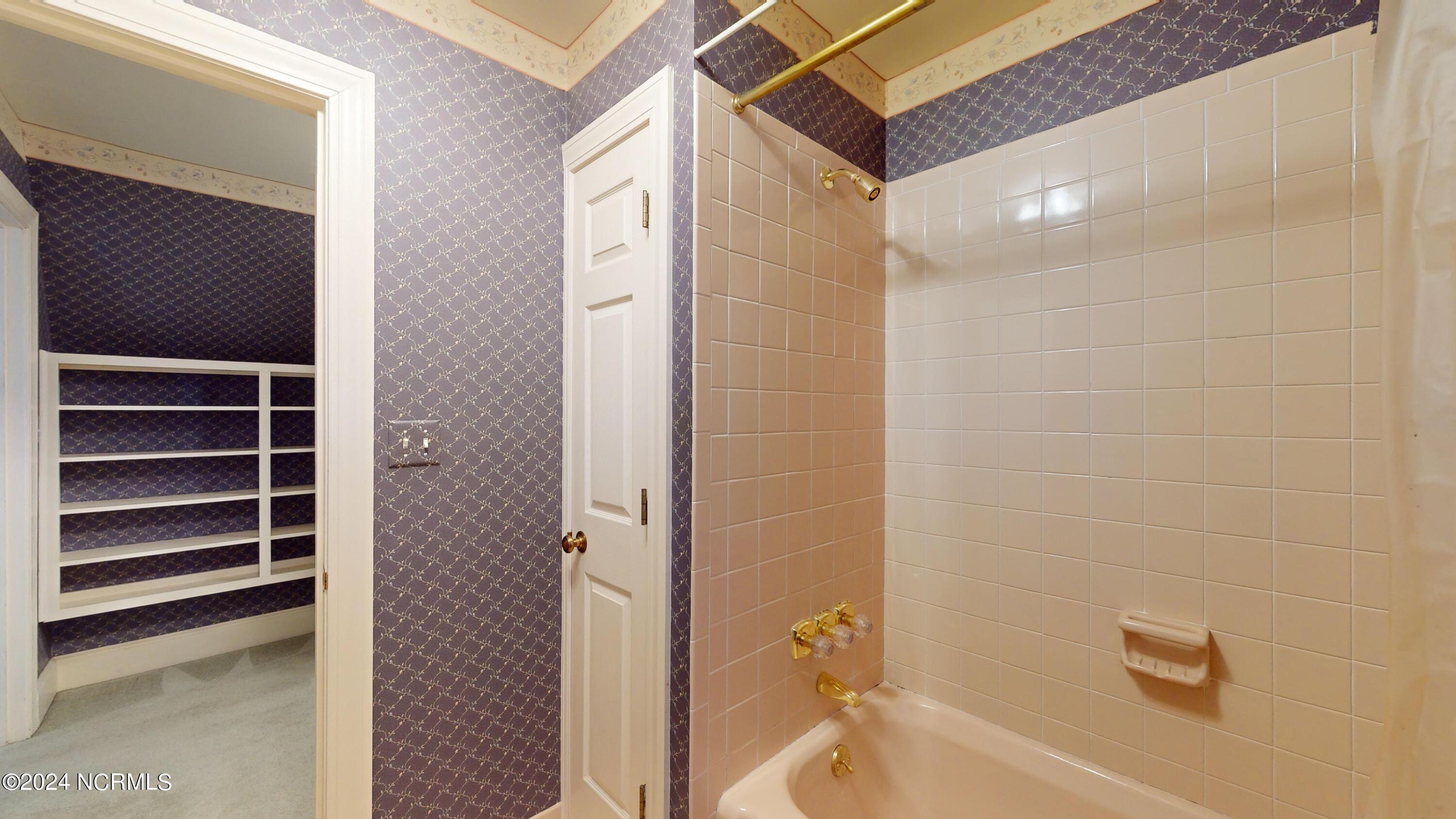 25 Red Fox Run Pinehurst, NC 28374 - Photo 34 of 81 Tub Shower and Closet