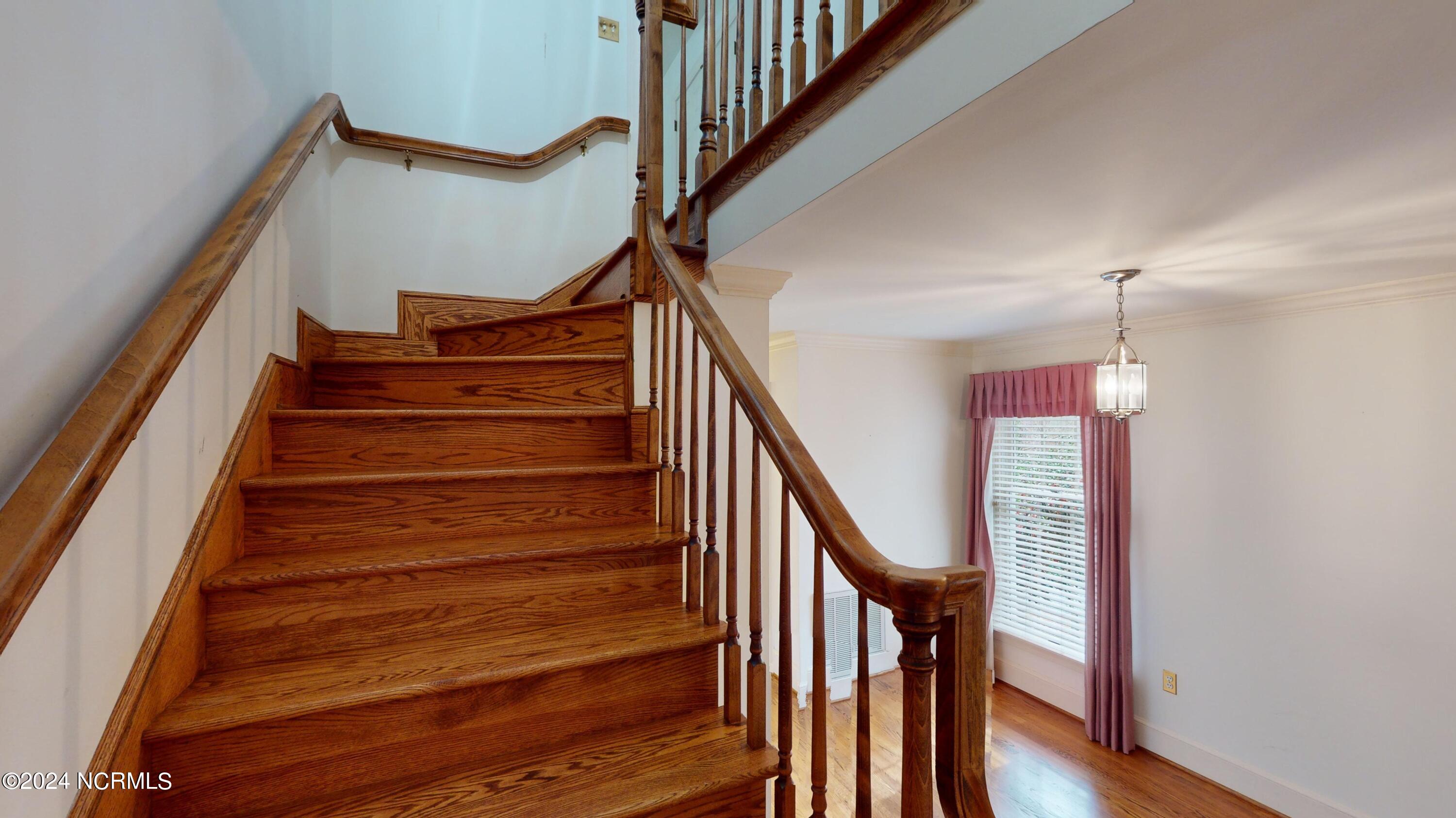 25 Red Fox Run Pinehurst, NC 28374 - Photo 57 of 81 Classic Oak Staircase and Rails