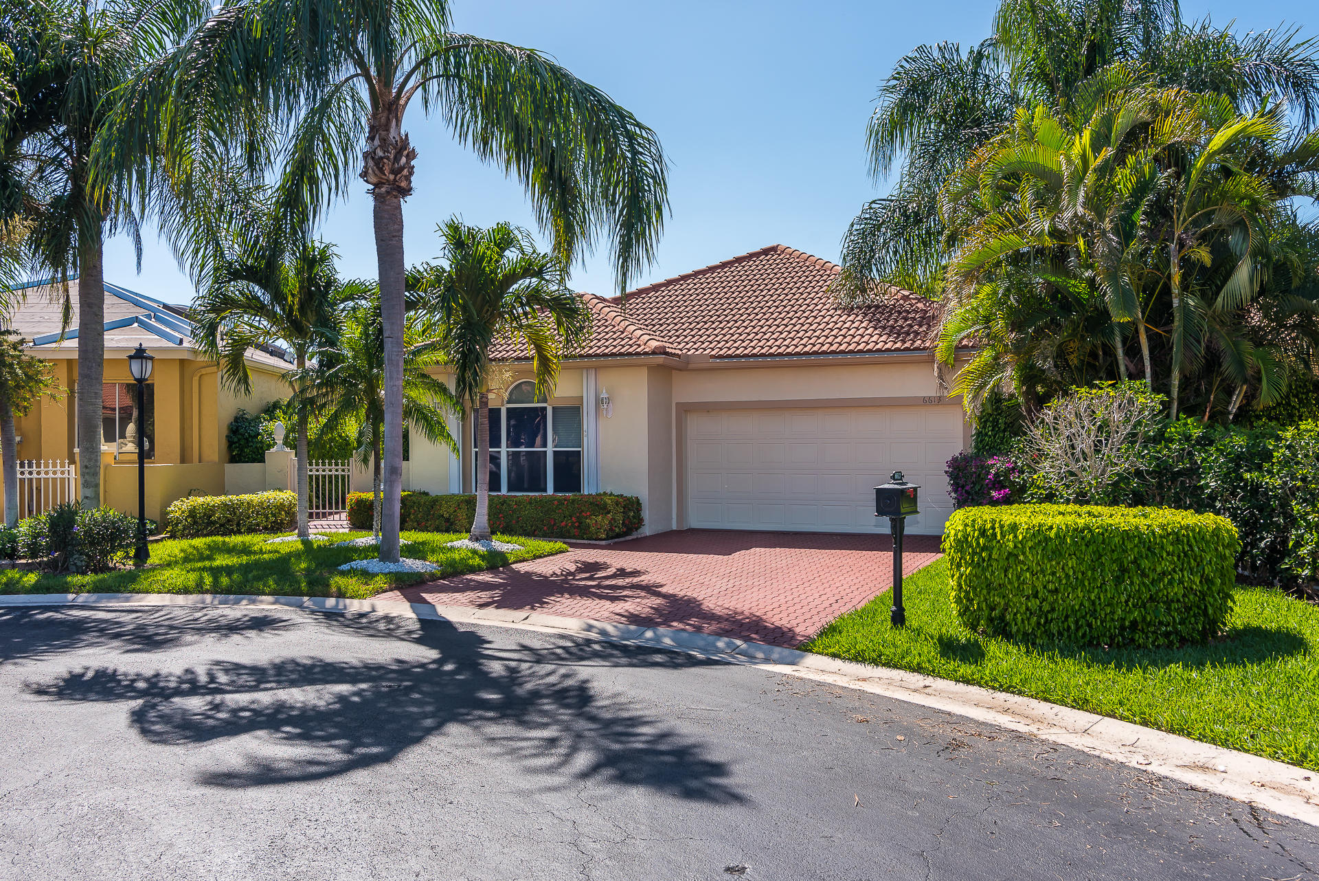 6613 Hampton Circle Boca Raton, FL 33496 - Photo 3 of 44 photo-25
