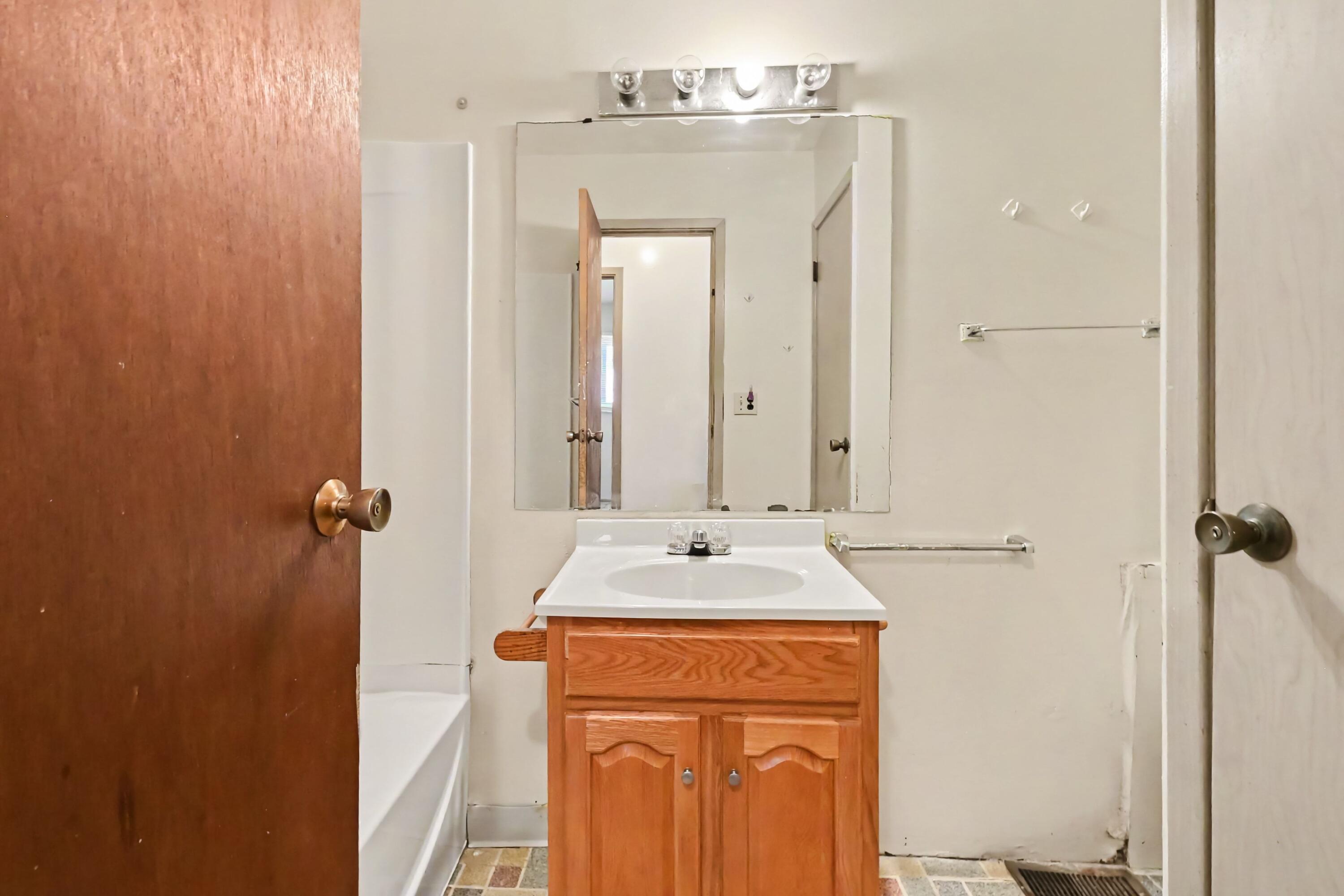 265 Amherst Street Jackson, MI 49203 - Photo 15 of 17 014_file_3191