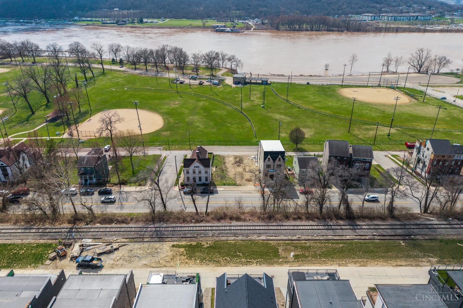 3021 Riverside Drive Cincinnati, OH 45226 - Photo 5 of 6