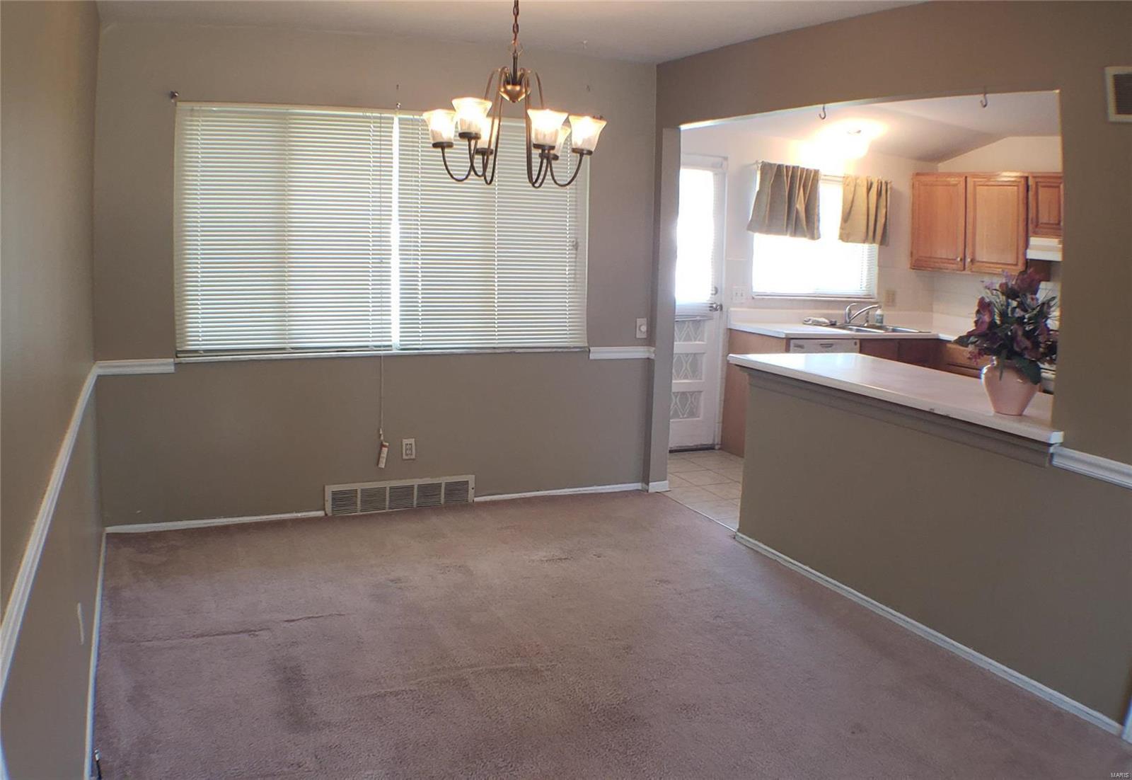 1213 Foxview Terrace Ballwin, MO 63011 - Photo 5 of 16