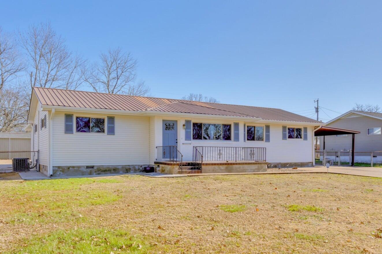 1612 Sunray Drive Chattanooga, TN 37412 - Photo 2 of 37 1612-Sunray-Dr-MLS-Photos-1 (1)