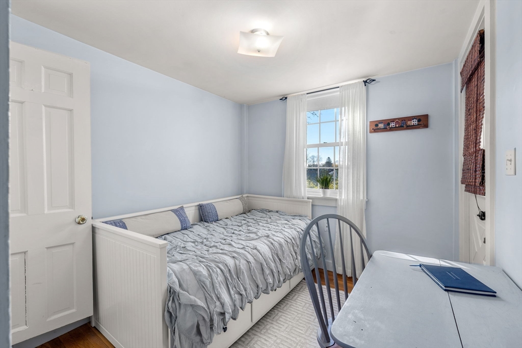 40 R Prospect Street, Unit 3 Marblehead, MA 01945 - Photo 22 of 34