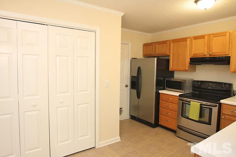 1008 Sheetbend Lane Raleigh, NC 27606 - Photo 9 of 25 Gallery Image 9