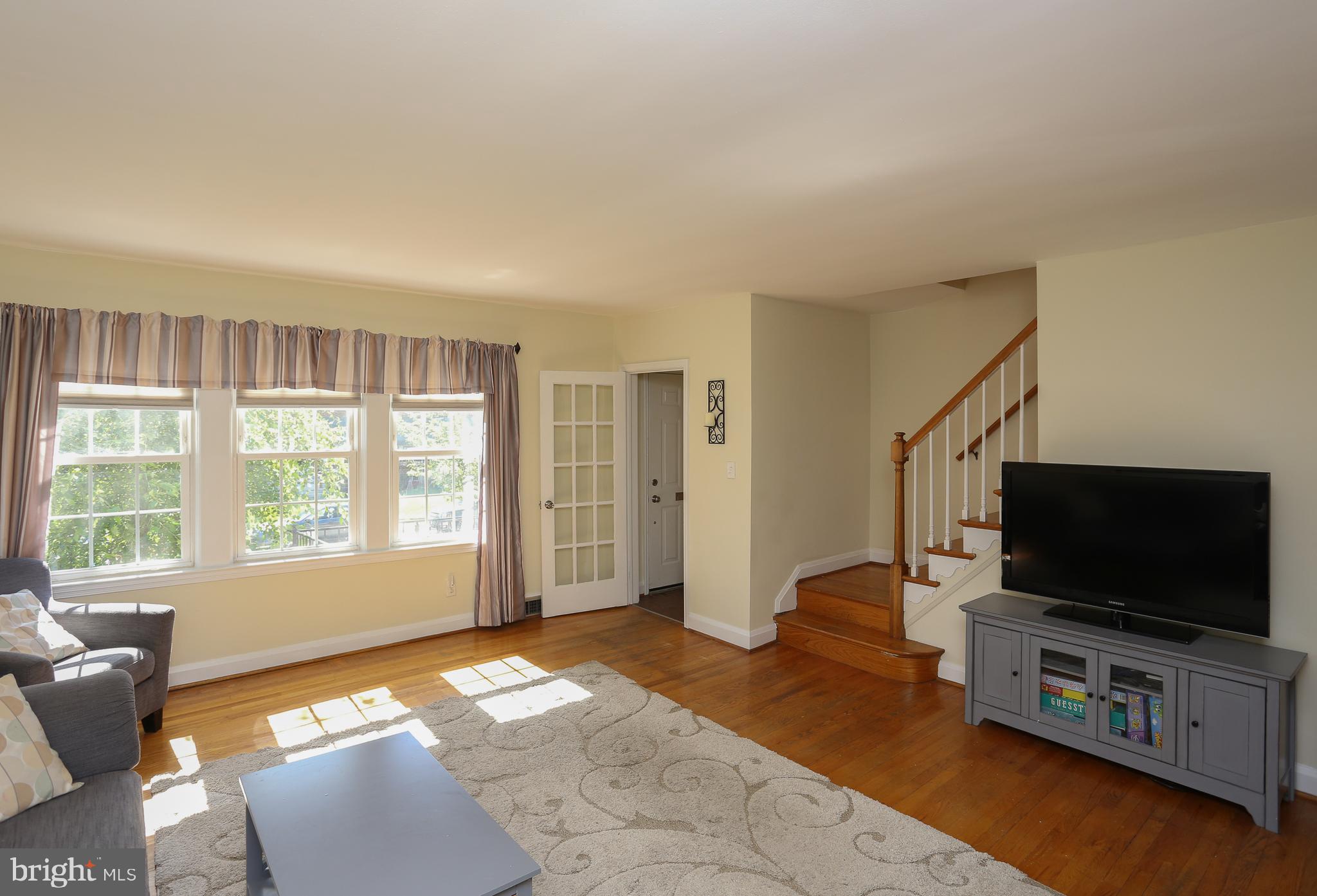 1819 Glen Ridge Road Towson, MD 21286 - Photo 5 of 26 Living Room