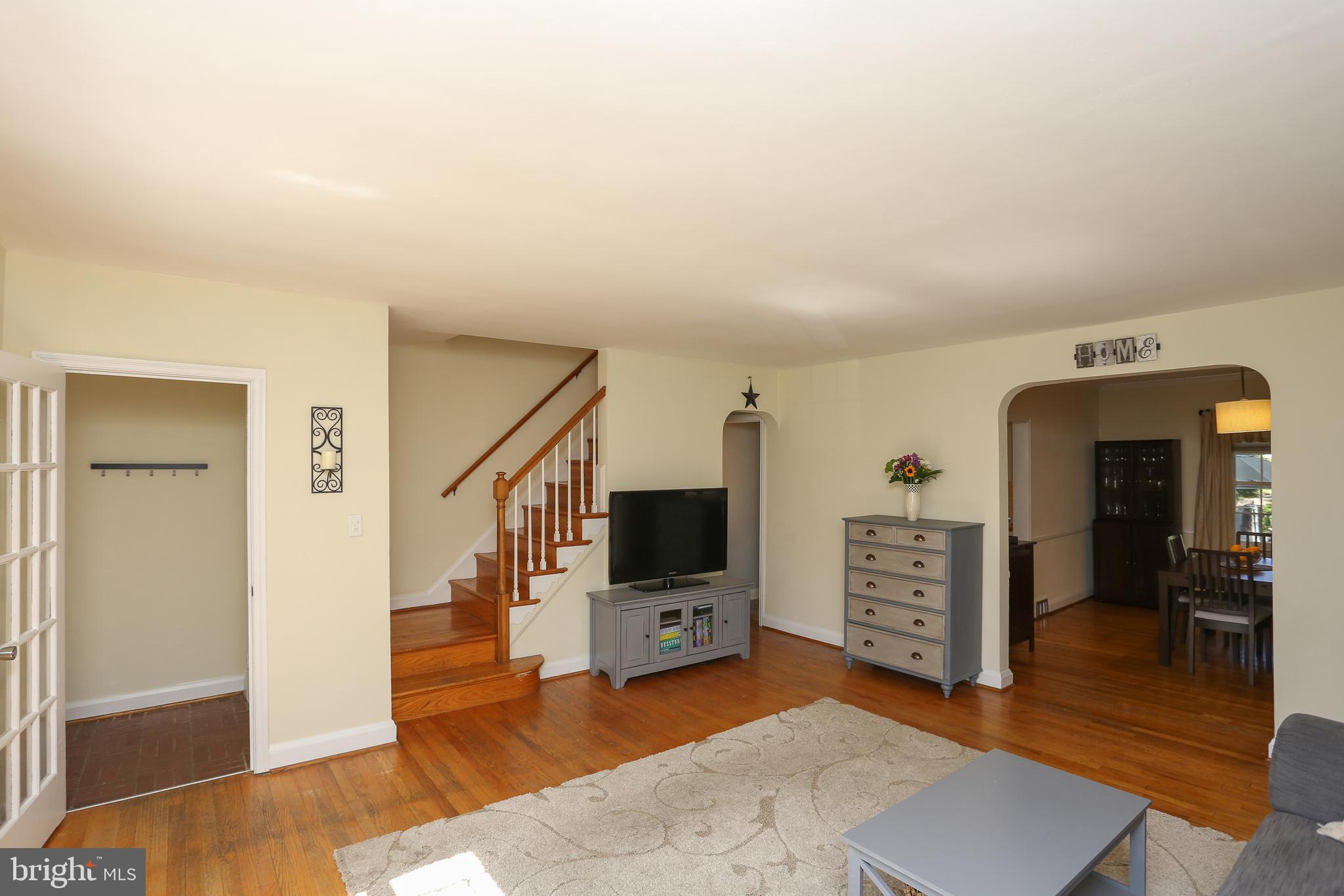 1819 Glen Ridge Road Towson, MD 21286 - Photo 6 of 26 Living Room
