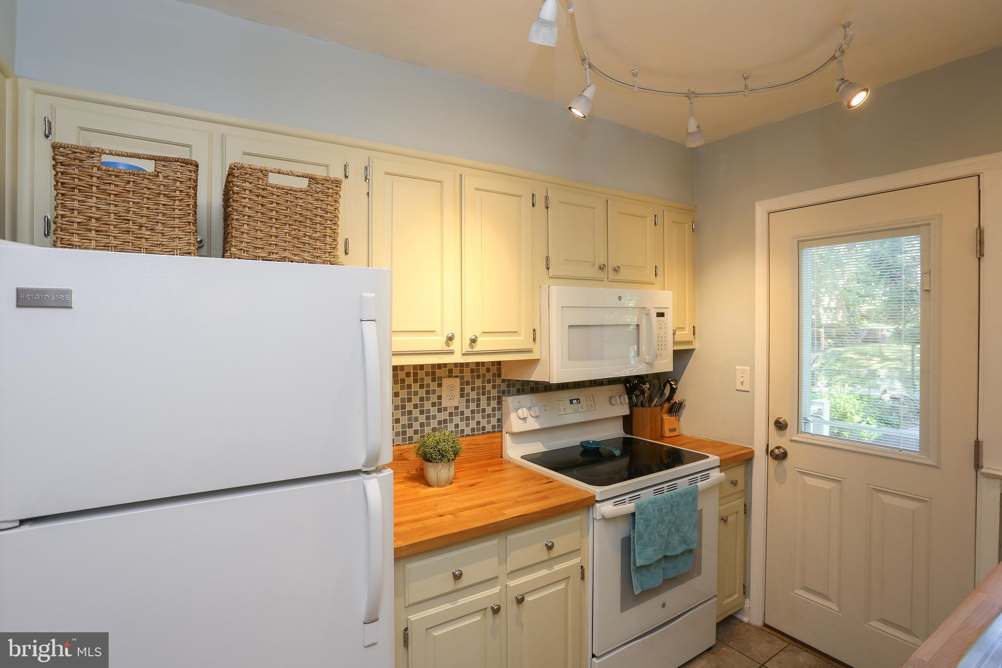 1819 Glen Ridge Road Towson, MD 21286 - Photo 9 of 26 Kitchen