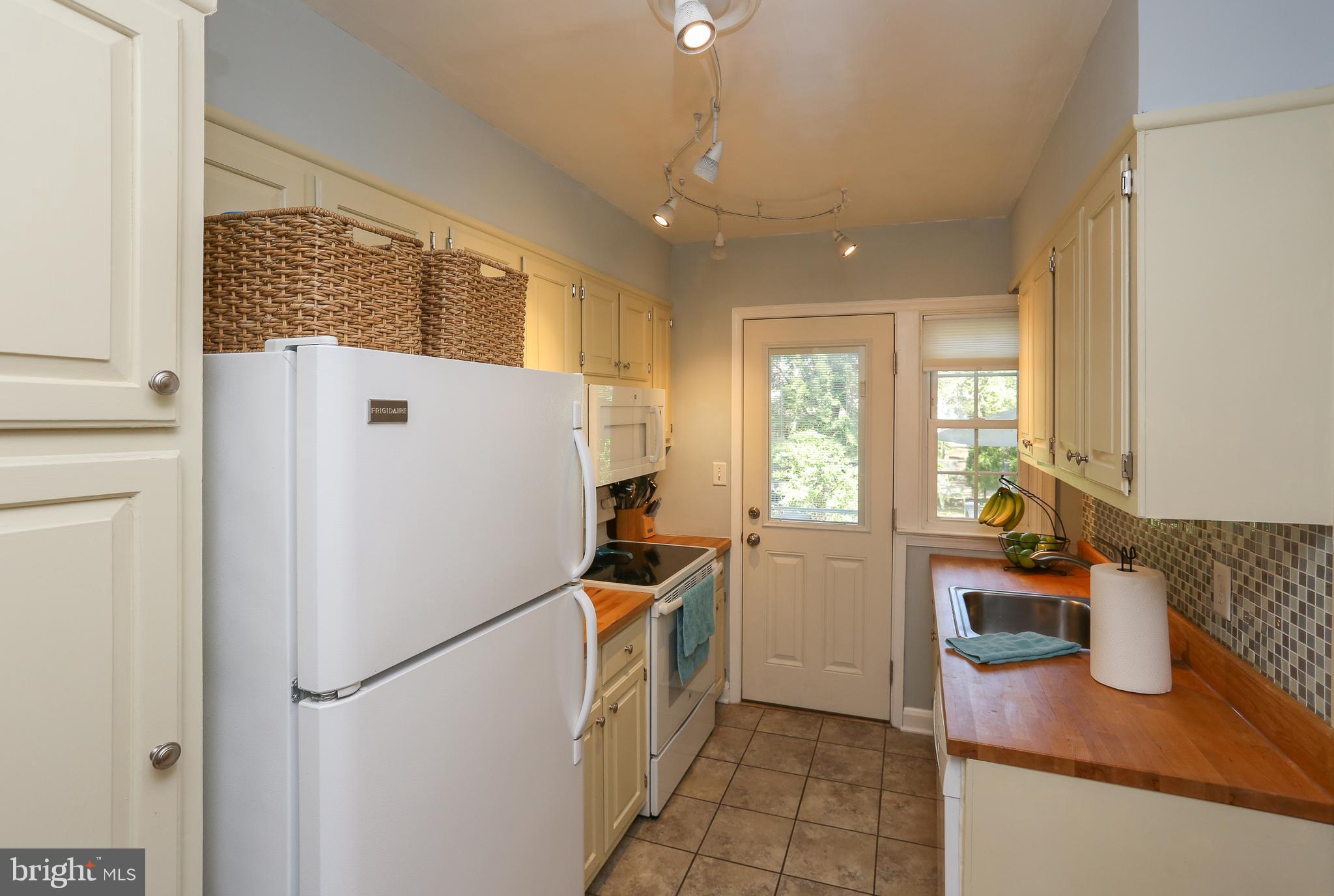 1819 Glen Ridge Road Towson, MD 21286 - Photo 10 of 26 Kitchen