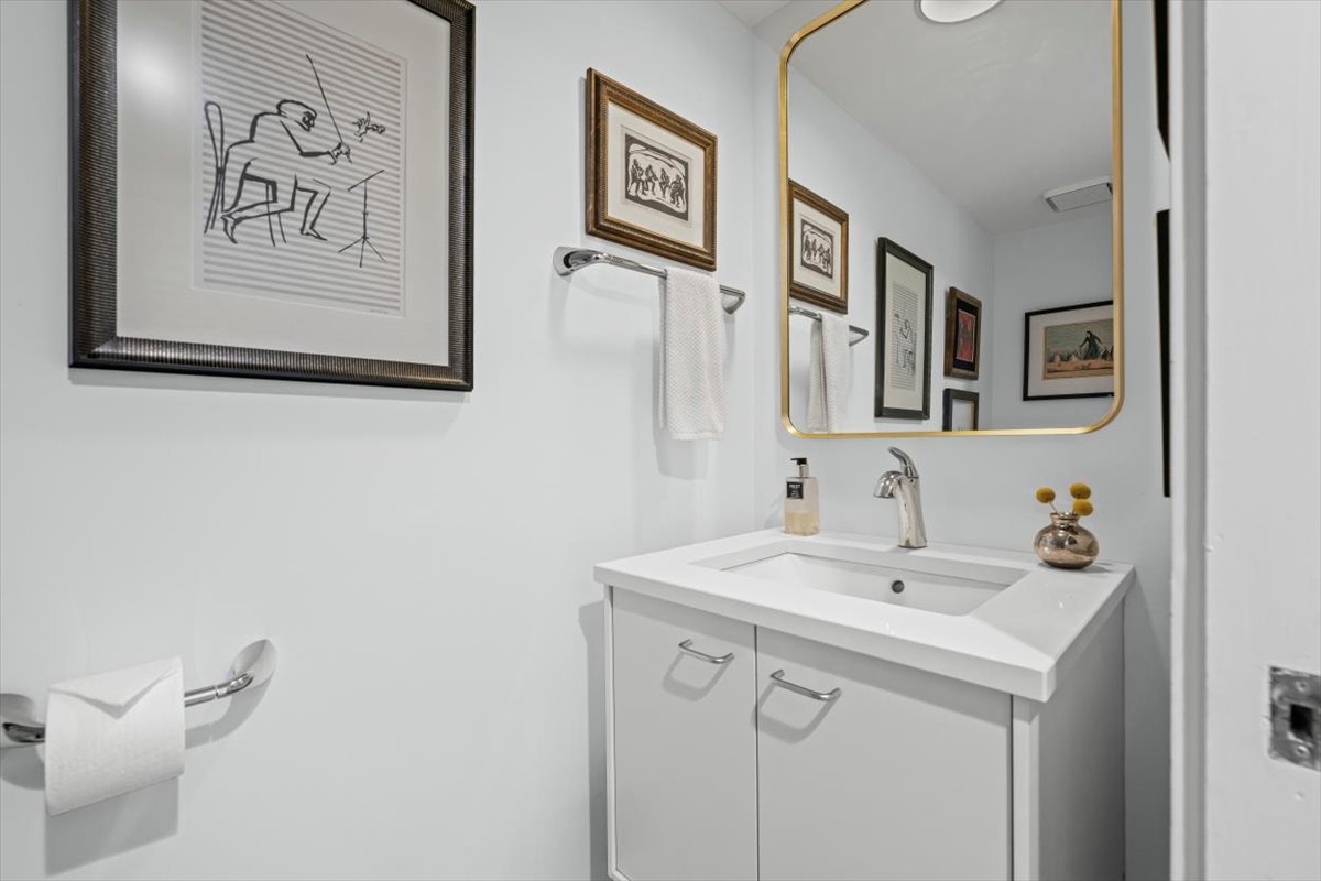 625 Sheridan Road Highland Park, IL 60035 - Photo 14 of 26 a bathroom with a sink and a mirror