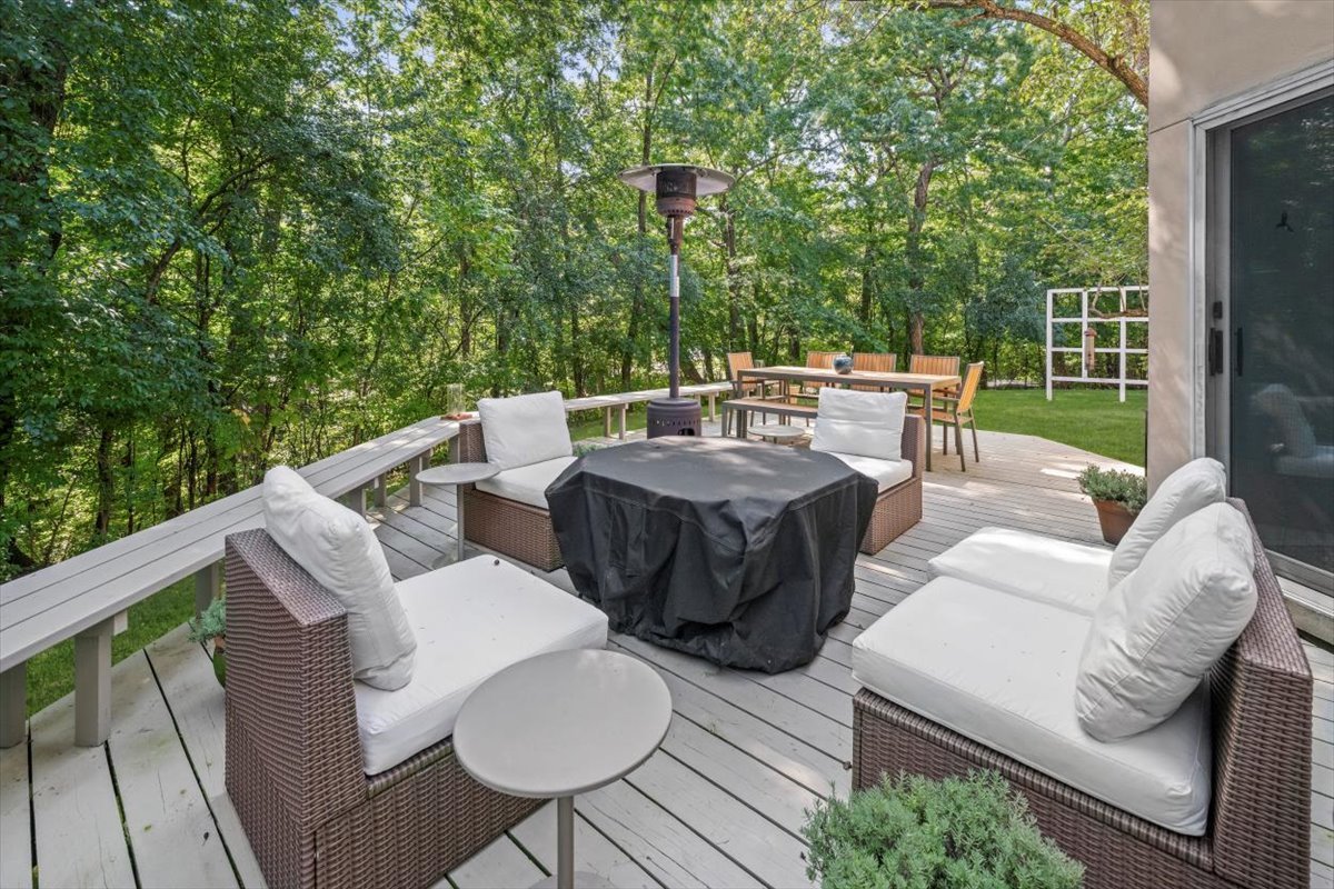 625 Sheridan Road Highland Park, IL 60035 - Photo 4 of 26 a view of a patio in the backyard